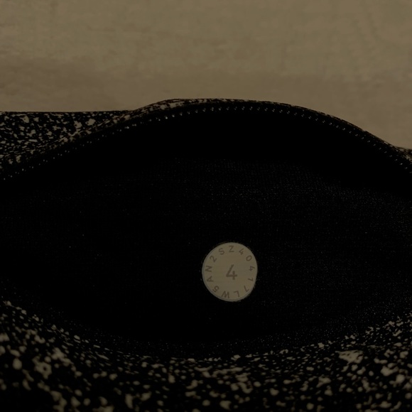 Lululemon Tight stuff tight ii, size 4, Luminescence splatter white black - Picture 8 of 10